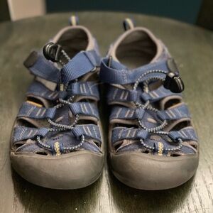 Keen boys shoes size 1, used/good condition